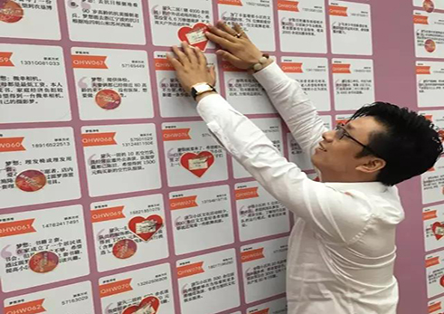 張學(xué)旺董事長參加奉賢區(qū)組織的“圓夢行動在賢城”愛心集市活動